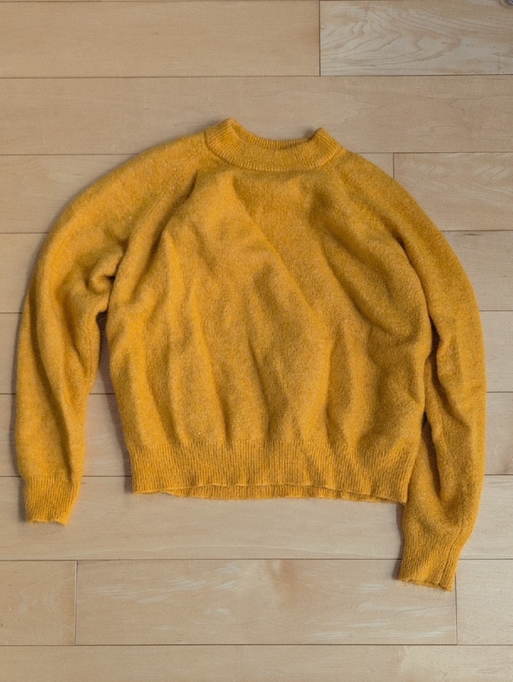 Zara Women's Crewneck Sweater in Mustard